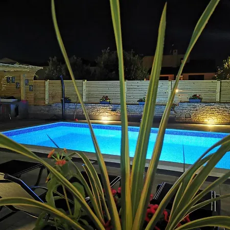 Sunrise Garden And Sea View بيروغ