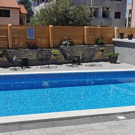 Sunrise Garden And Sea View شقة بيروغ