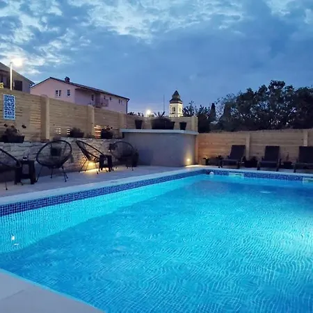 Sunrise Garden And Sea View Apartment