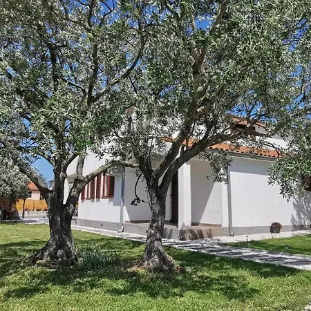 Sunrise Garden And Sea View Apartman